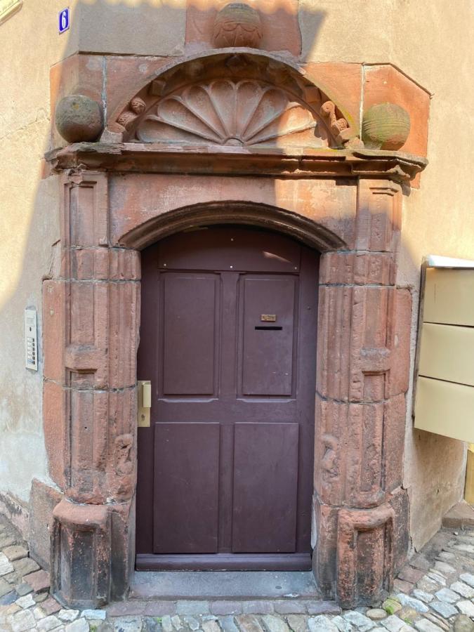Apartment De Charme Dans Un Monument Historique Date De 1544, Au Centre De *